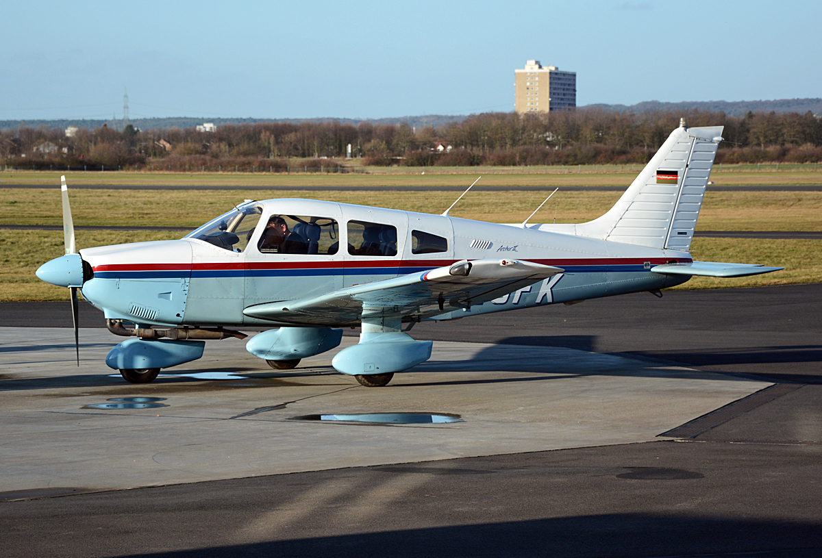 PA-28-181 Archer II, D-EJFK in Bonn-Hangelar - 02.02.2014