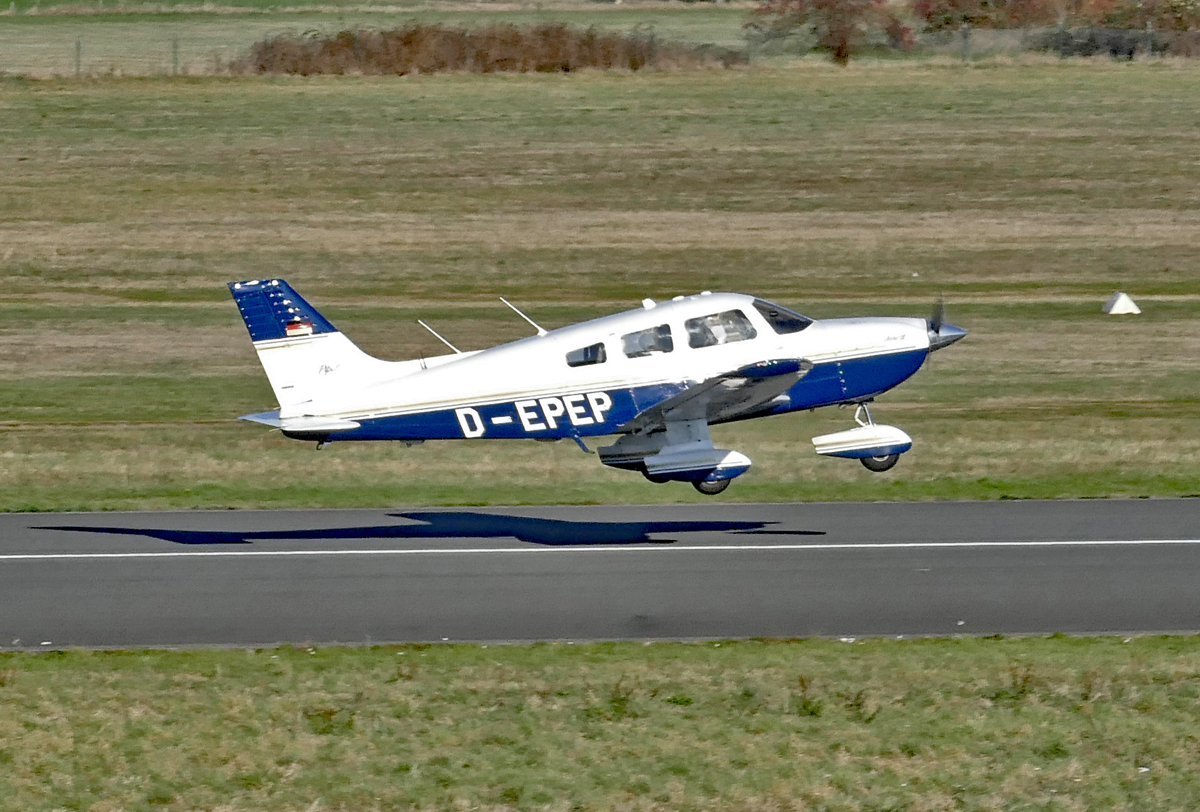 PA 28-181, D-EPEP beim Start in EDKB - 17.11.2018