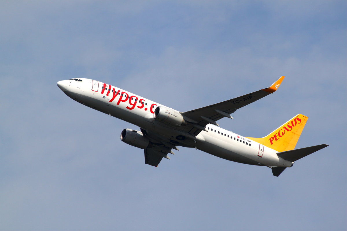 Pegasus Airlines, TC-AIP, Boeing 737-82R, Köln-Bonn (CGN/EDDK); kurz nach dem Start nach Istanbul-Sabiha Gökcen (SAW), 2407.2016



