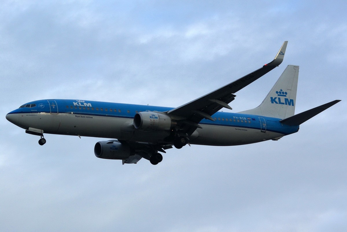 PH-BGB KLM Royal Dutch Airlines Boeing 737-8K2(WL)   Landeanflug Tegel am 16.12.2014
