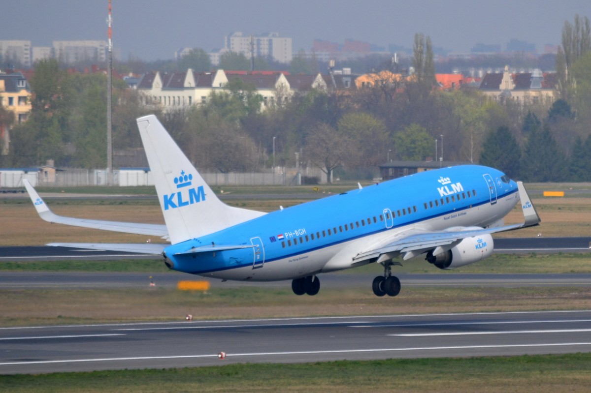 PH-BGH KLM Royal Dutch Airlines Boeing 737-7K2 (WL)   in Tegel gestartet am 03.04.2014