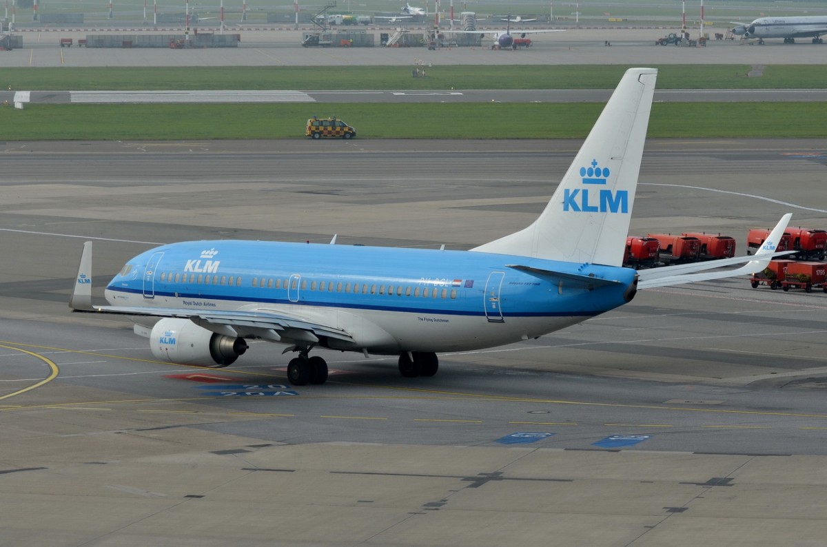 PH-BGL KLM Royal Dutch Airlines Boeing 737-7K2(WL)  am 20.10.2015 in Hamburg zum Start