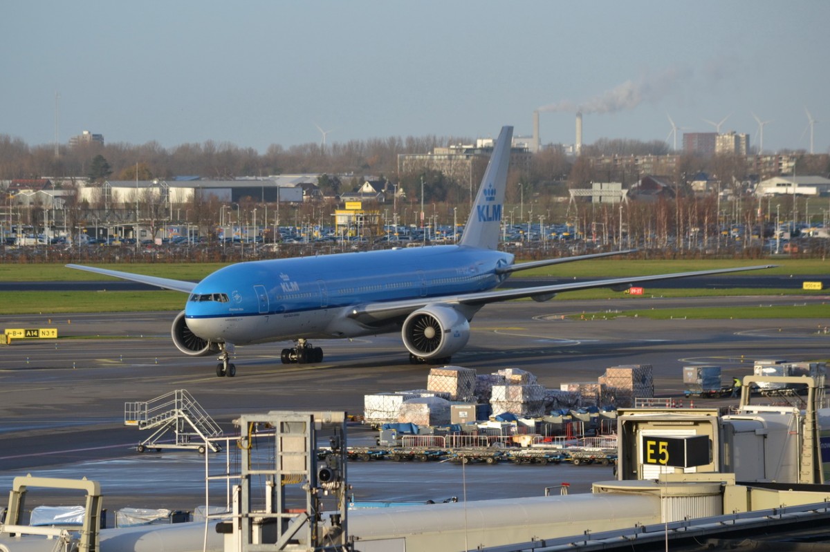 PH-BQC KLM Royal Dutch Airlines Boeing 777-206(ER)     30.11.2013

Amsterdam-Schiphol