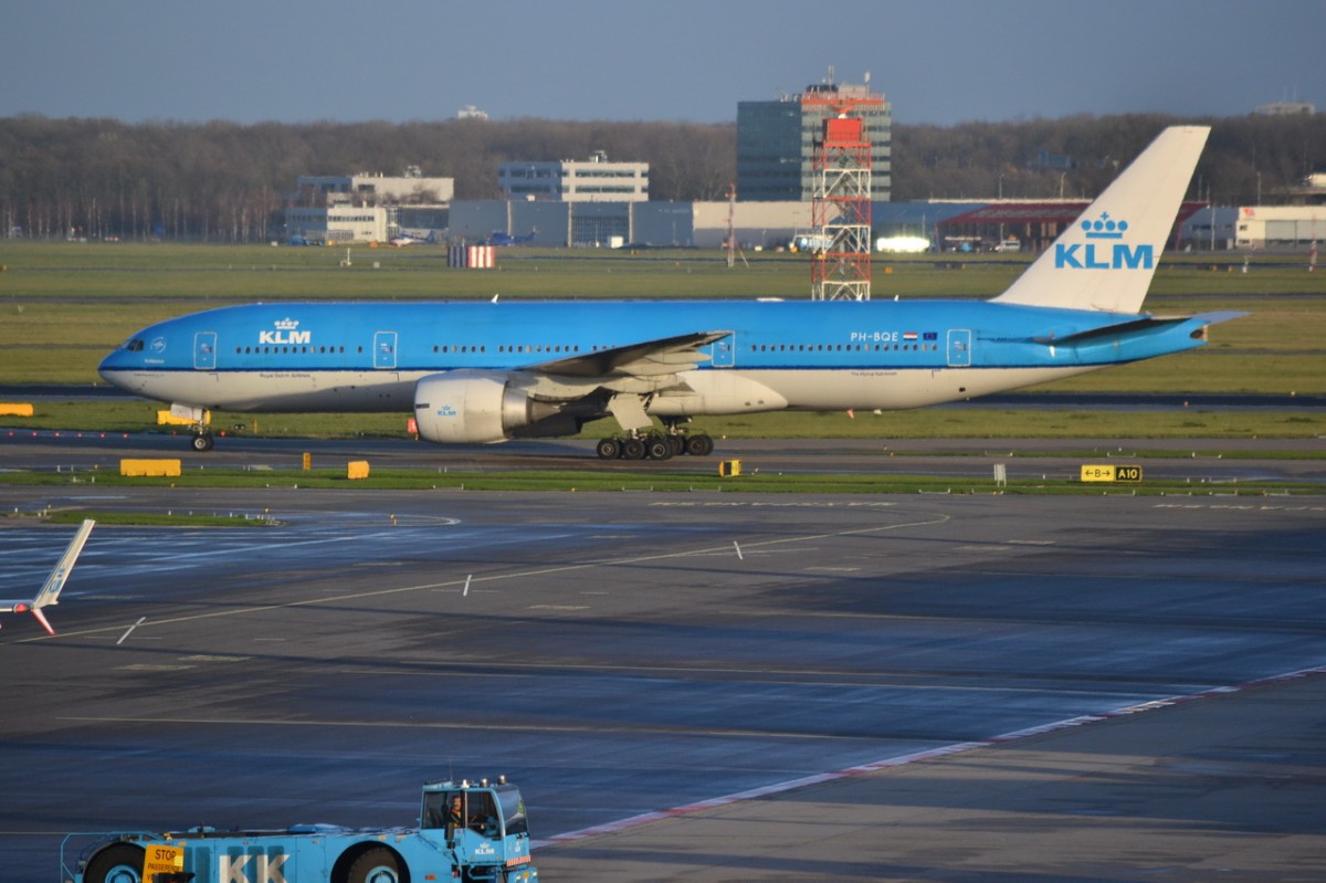 PH-BQE KLM Royal Dutch Airlines Boeing 777-206(ER)      30.11.2013

Amsterdam-Schiphol