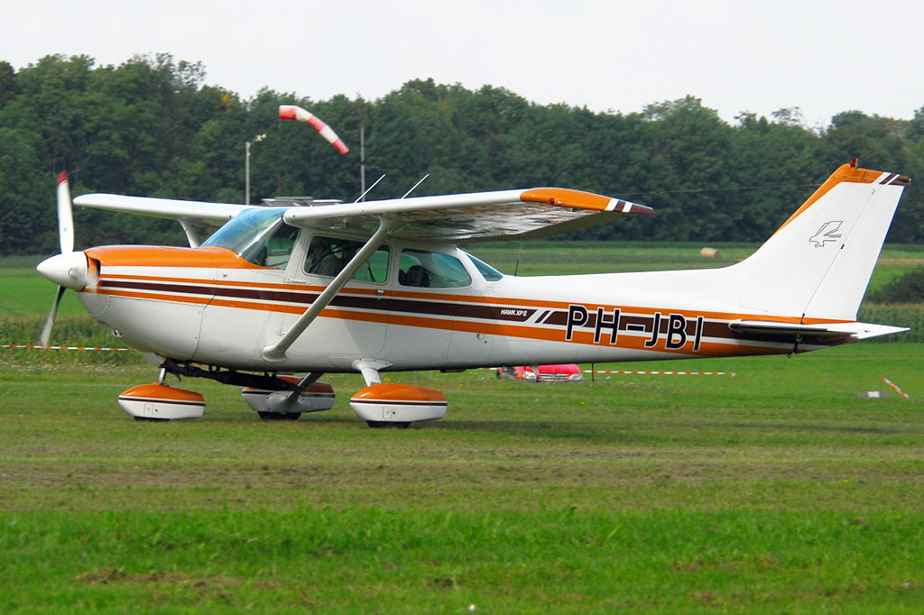 PH-JBI Cessna R172K Hawk XP C172 06.09.2014  Ex. N758BR, seit 2015 D-EISN	 