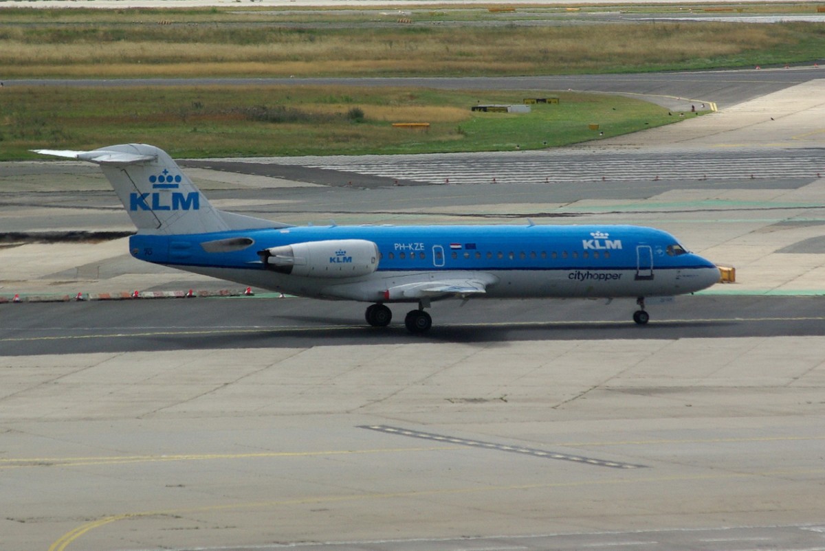 PH-KZE KLM Cityhopper Fokker F70  in Frankfurt am 16.07.2014 zum Start