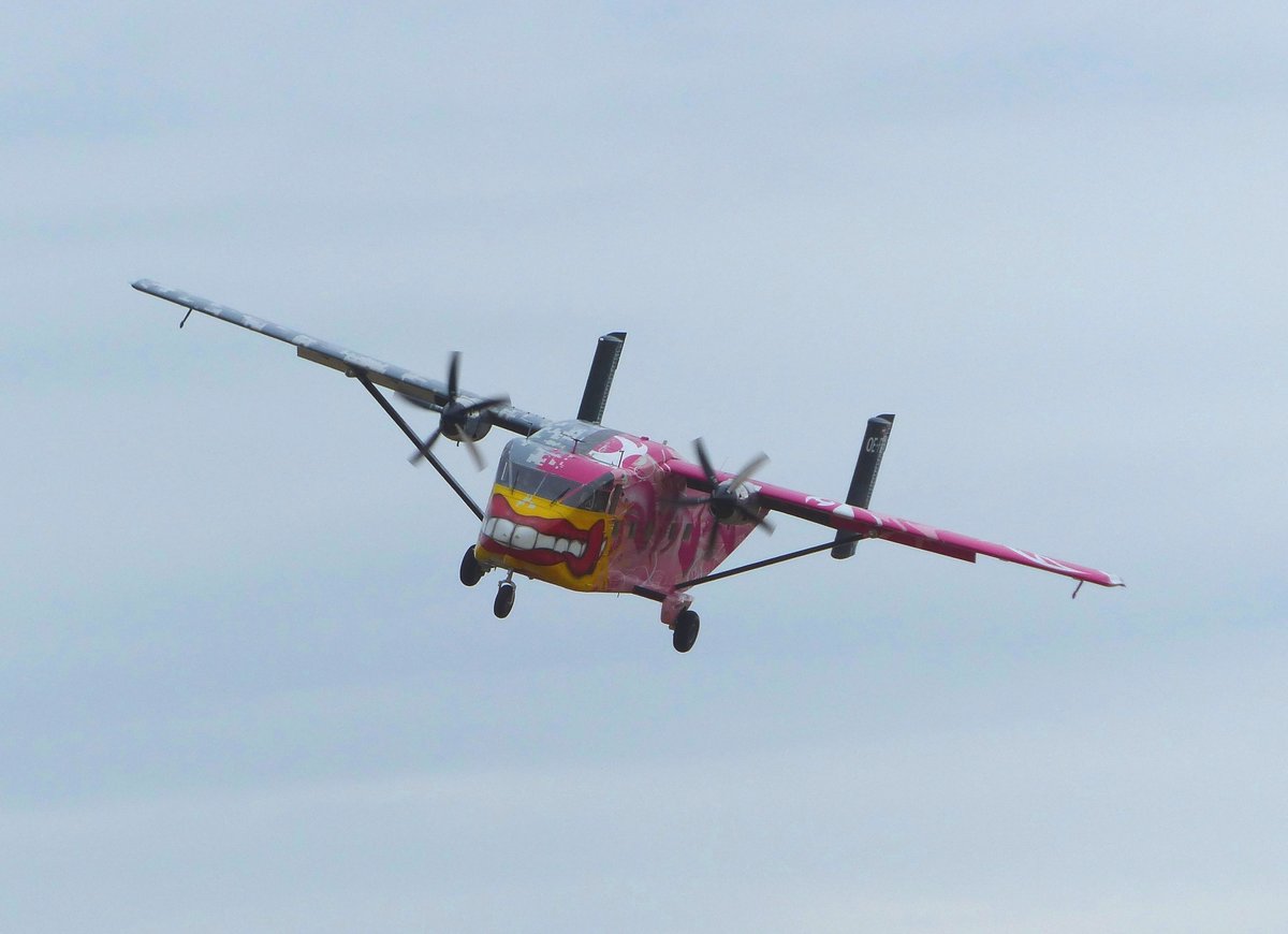 Pink Aviation, OE-FDN, Short SC-7 Skyvan 3 dreht ein in den Endanflug auf die Piste 06 in Gera (EDAJ) am 1.9.2018