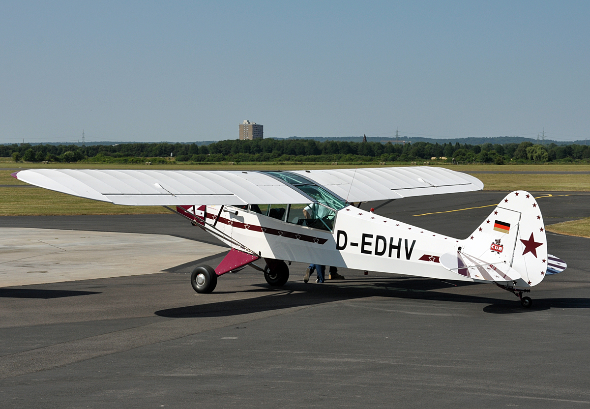 Piper PA-18-95 Super Cub D-EDHV in Bonn-Hangelar - 21.07.2013