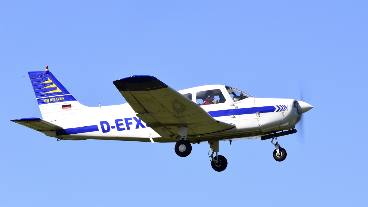 Piper PA-28-161 Cadet, D-EFXE, von Westflug Aachen, am 14.09.2019 kurz nach dem Start in Aachen / Merzbrück (EDKA) 