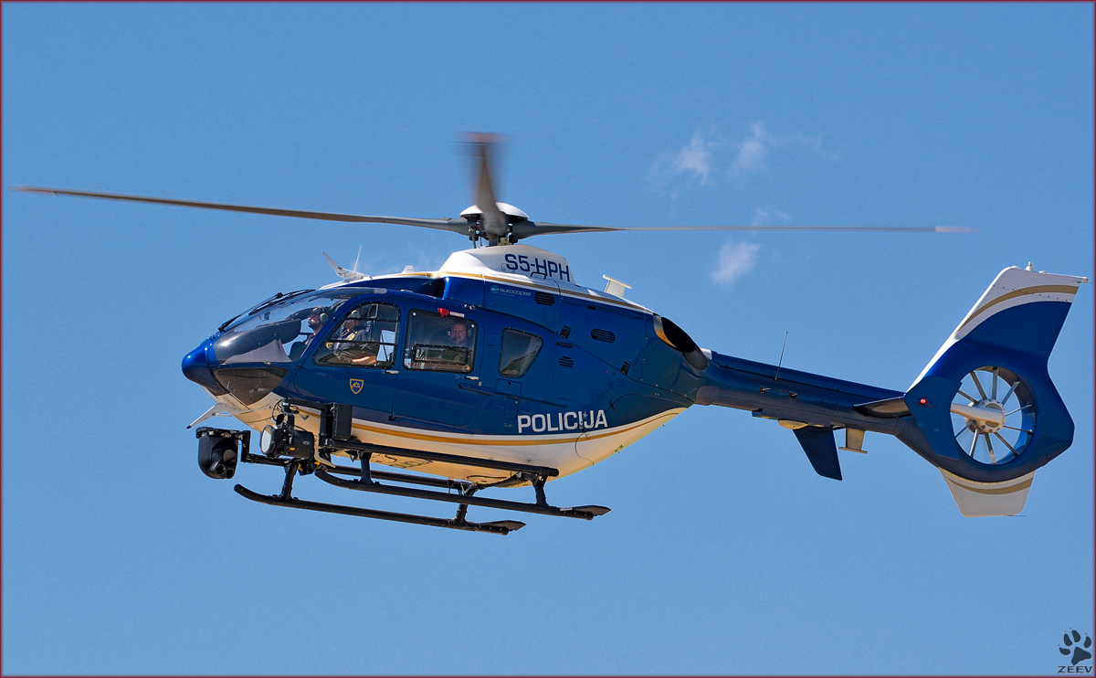 POLICIJA S5-HPH, Eurocopter EC-135P2 landet  auf Maribor Flughafen MBX. /12.4.2016