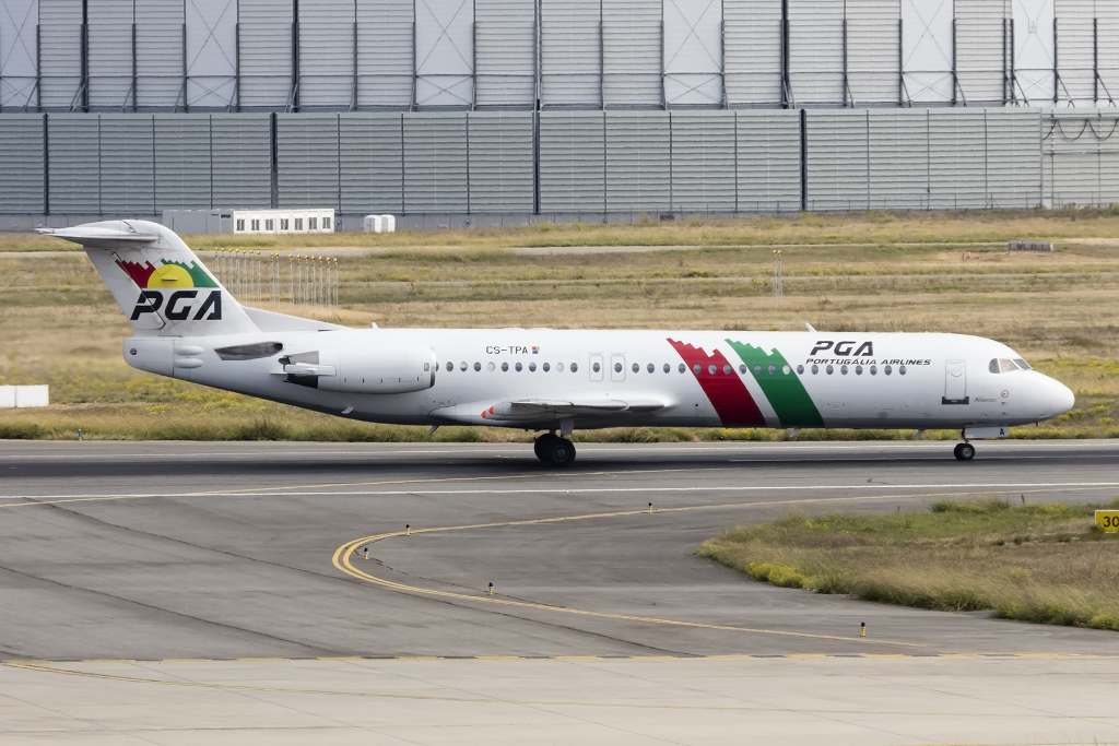 Portugalia, CS-TPA, Fokker, F-100, 29.09.2015, TLS, Toulouse, France 



