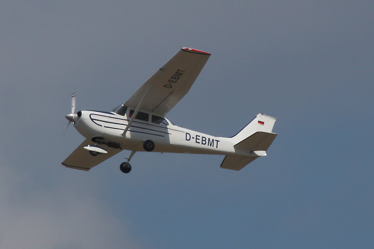 Privat, Cessna FR172F, D-EBMT. Köln-Bonn (CGN/EDDK) am 07.07.2019