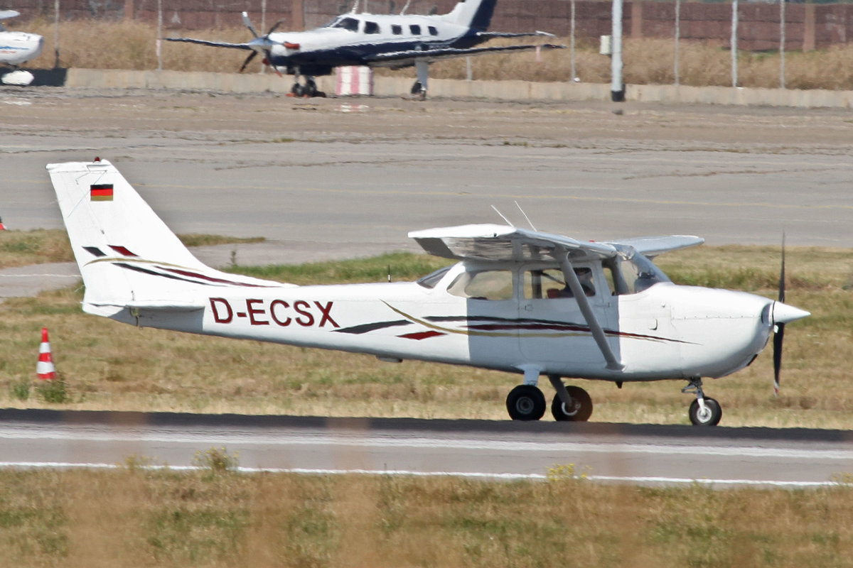 Privat, D-ECSX, Cessna, 172 L, 10.09.2016, EDDS-STR, Stuttgart, Germany 