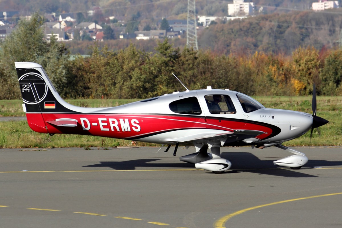 Private Cirrus SR22GTS D-ERMS in Dortmund 9.11.2014