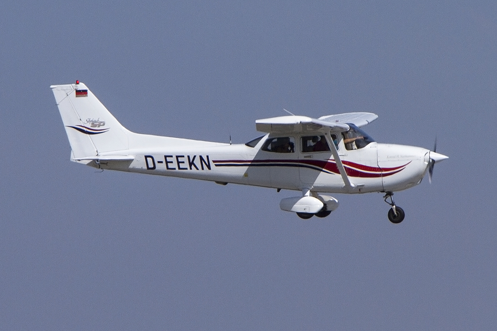 Private, D-EEKN, Cessna, 172S Skyhawk II, 24.07.2015, STR, Stuttgart, Germany 




