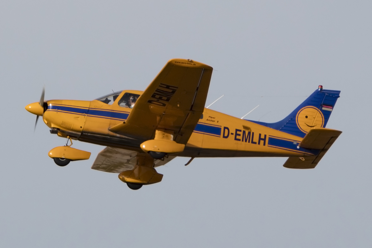 Private, D-EMLH, Piper, PA-28-181 Archer II, 24.10.2015, STR, Stuttgart, Germany



