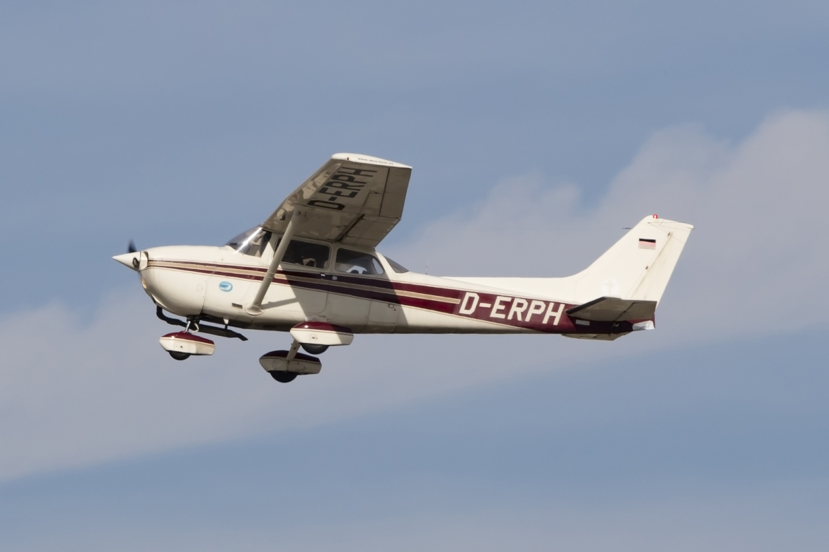 Private, D-ERPH, Cessna, 172N Skyhawk, 24.10.2015, STR, Stuttgart, Germany 




