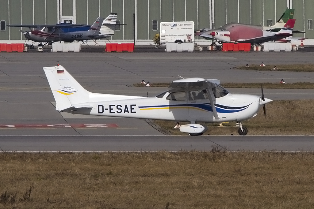 Private, D-ESAE, Cessna, 172SP Skyhawk, 18.01.2014, STR, Stuttgart, Germany 







