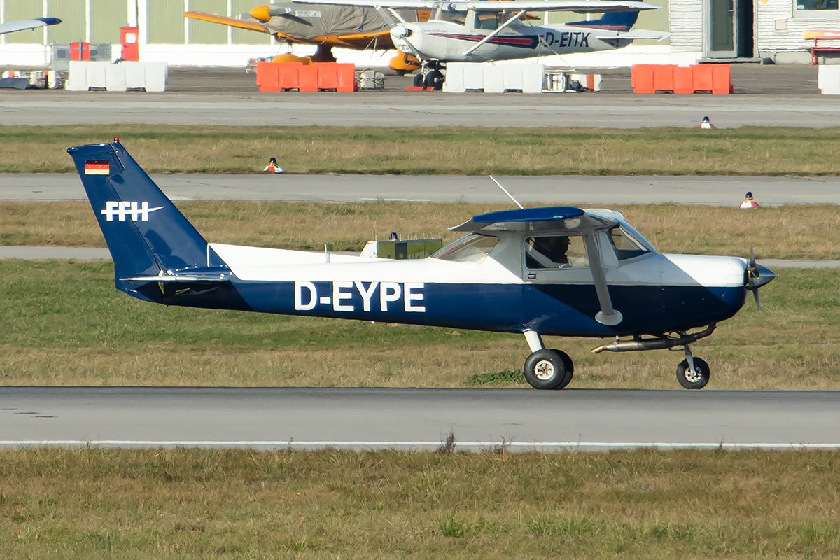 Private, D-EYPE, Reims-Cessna, F152, 03.12.2019, STR, Stuttgart, Germany


