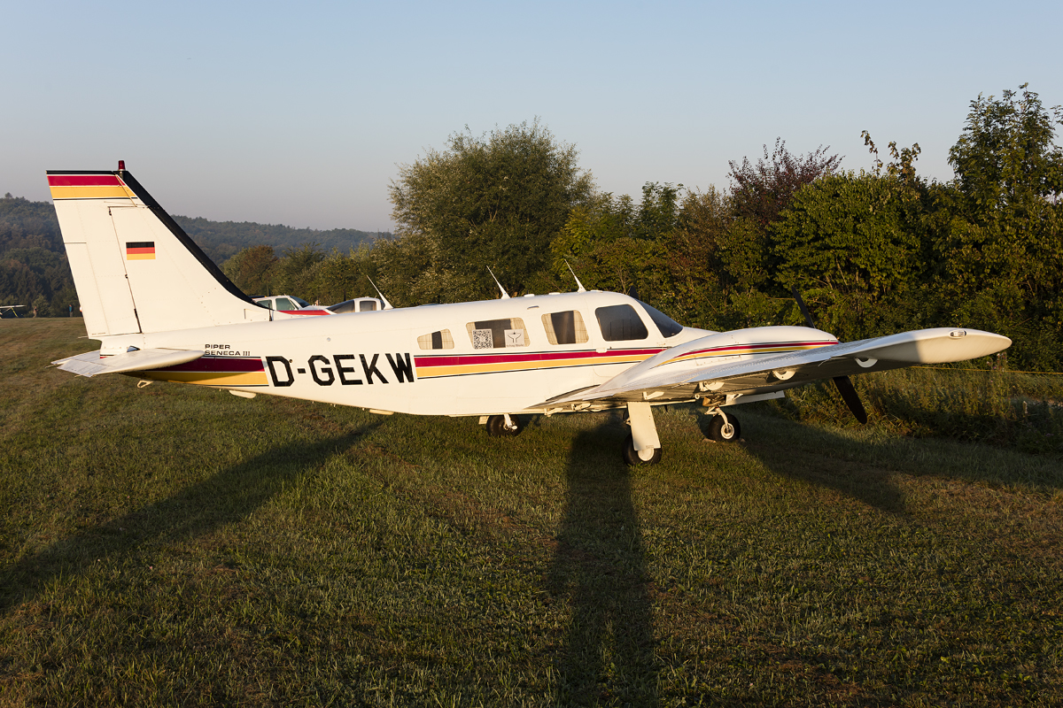 Private, D-GEKW, Piper, PA-34-220T Seneca III, 10.09.2016, EDST, Hahnweide, Germany 


