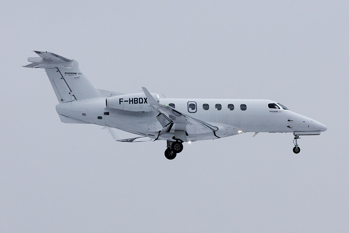 Private, F-HBDX, Embraer, EMB-505 Phenom 300, 18.01.2017, ZRH, Zürich, Switzerland


