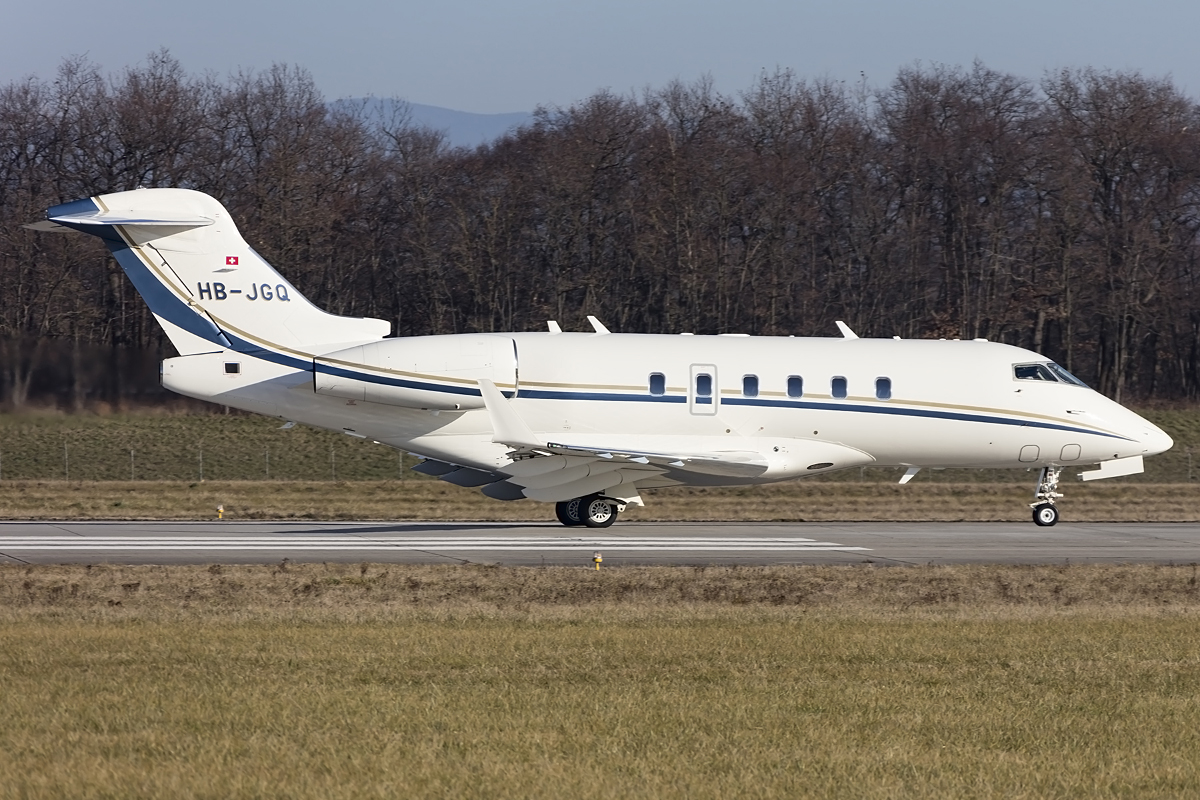 Private, HB-JGQ, Bombardier, BD-100-1A10 Challenger 300, 26.12.2015, BSL, Basel, Switzerland




