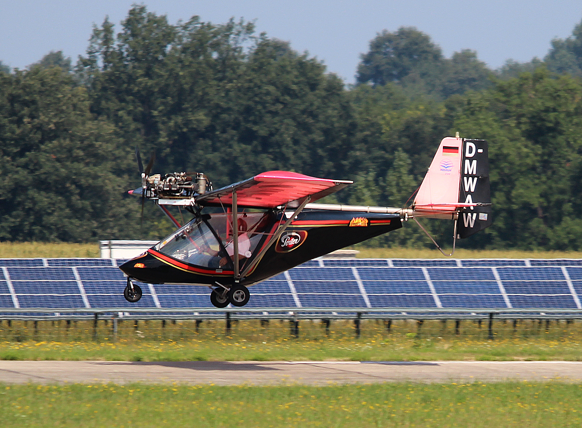 Private Ikarus C 22 D-MWAW beim Start in Bautzen bei den schsischen Flugtagen am 10.08.2013