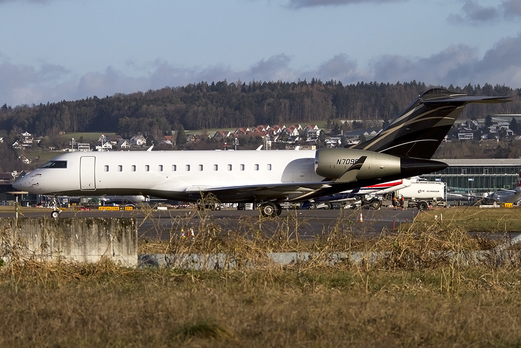 Private, N709FG, Bombardier, BD-700-1A10 Global Express, 26.01.2014, ZRH, Zuerich, Switzerland



