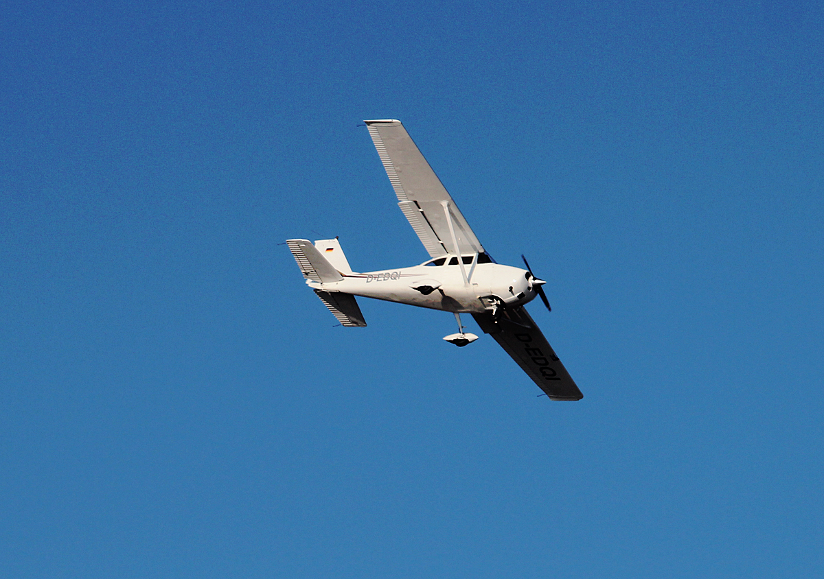 Private Reims-Cessna F 172H Skyhawk D-EDQI bei der Landung in Berlin-Schnefeld am 14.02.2015