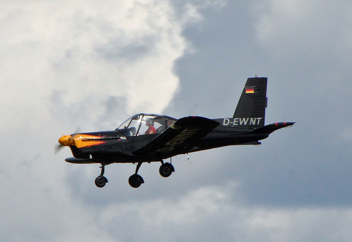Private Zlin Z-42M, D-EWNT, Flugplatz Bienenfarm, 07.08.2021