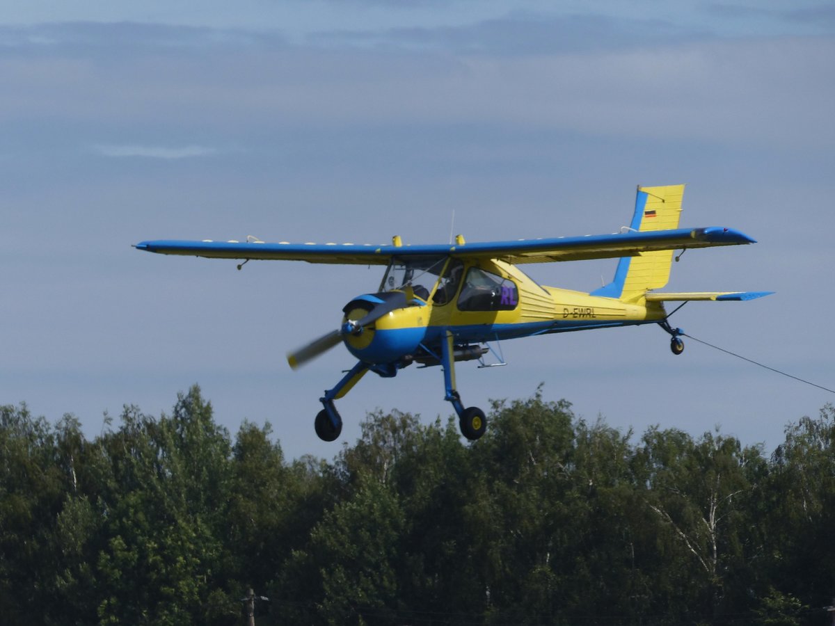 PZL 104 Wilga 35, D-EWRL (ex.DDR-WRL) war als Schleppschaschine bei den 23. Deutschen Meisterschaften im Segelkunstflug am Flugplatz Gera (EDAJ) vom 15.8.-27.8.2016 im Einsatz