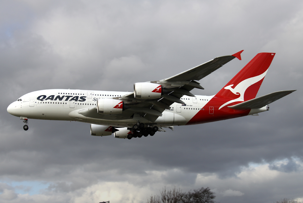 Qantas A-380 VH-OQH im Anflug auf 27L in LHR / EGLL / London Heathrow am 22.02.2014