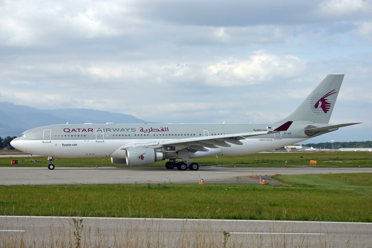 Qatar Airways, A7-ACF, Airbus A330-202, msn: 638, 01.September 2007, GVA Genève, Switzerland.