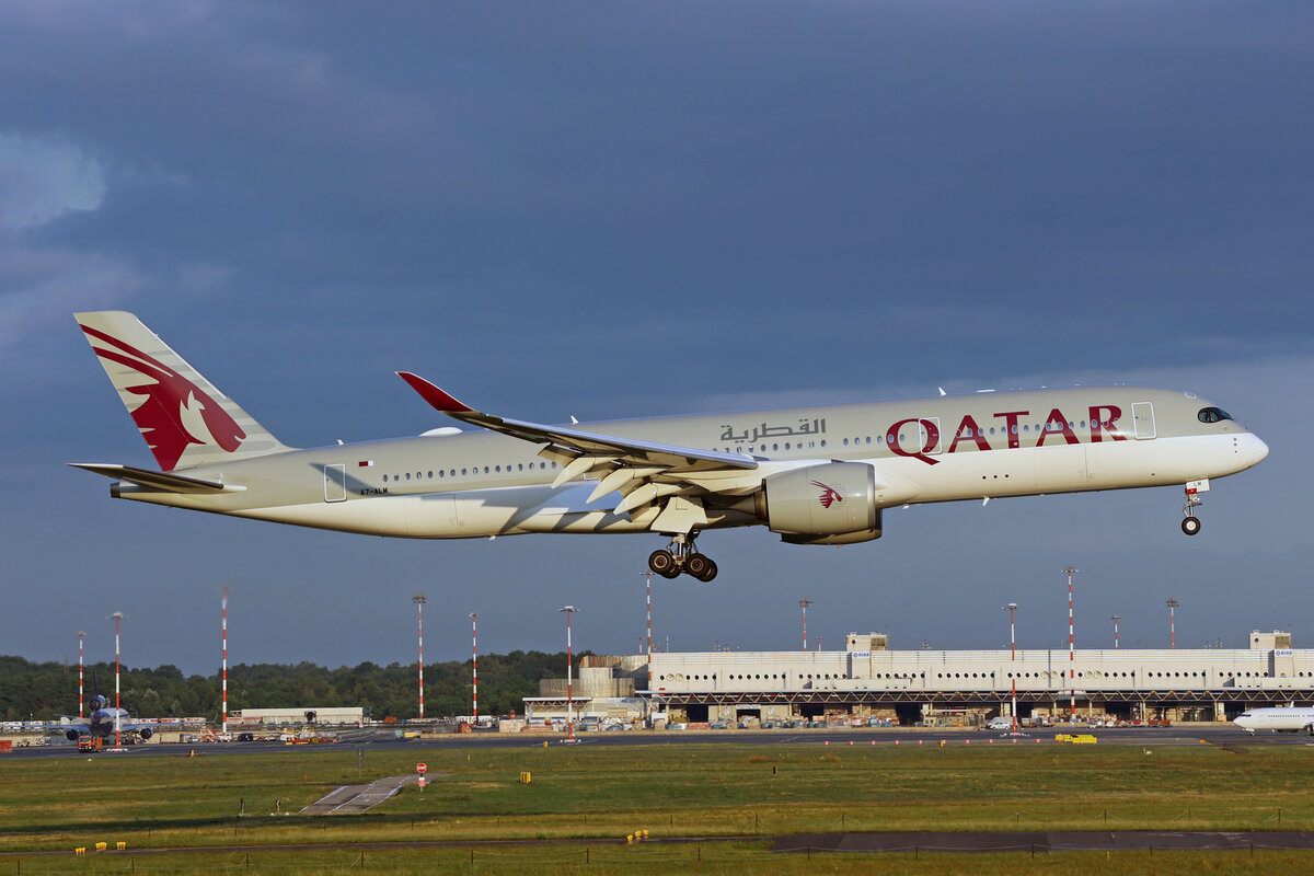 Qatar Airways, A7-ALM, Airbus A350-941, msn: 042, 13.Juli 2023, MXP Milano Malpensa, Italy.