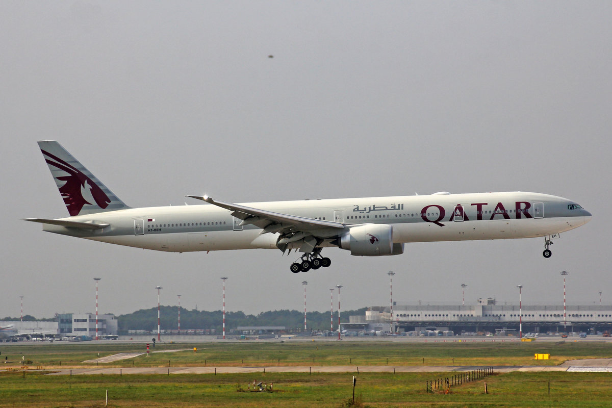 Qatar Airways, A7-BEH, Boeing 777-3DZER, msn: 60334/1375, 15.Oktober 2018, MXP Milano-Malpensa, Italy.