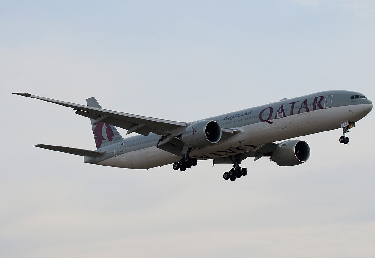 Qatar Airways, Boeing B 777-3DZ(ER), A7-BAZ, TXL, 15.02.2020