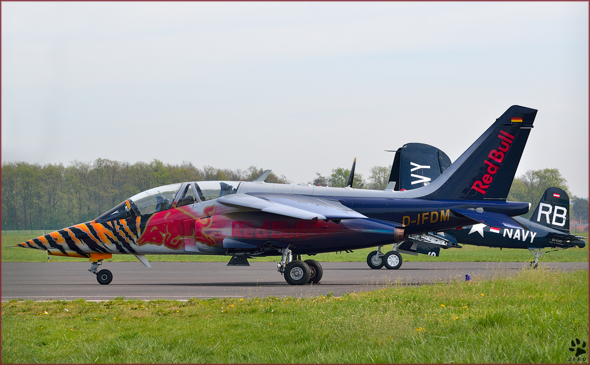 Red Bull D-IFDM, Dassault/Dornier Alpha Jet auf Maribor Flughafen MBX. /8.4.2014