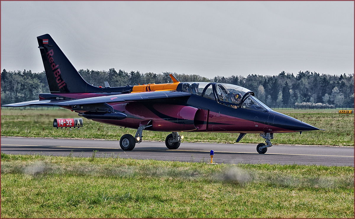 Red Bull OE-FRB, Alpha Jet; Flying Bulls Trainings Camp auf Maribor Flughafen MBX. /4.4.2017
