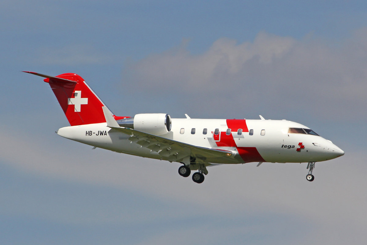 REGA Swiss Air Ambulance, HB-JWA, Bombardier Challenger 650, msn: 6092, 15.Juni 2018, ZRH Zürich, Switzerland.