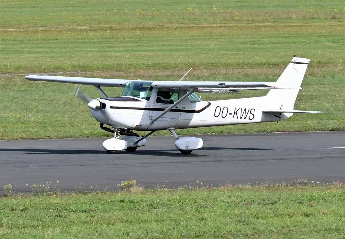 Reims-Cessna 152, OO-KWS von  UMBURGSE VLEUGELS  beim Start in EDKB - 11.10.2023