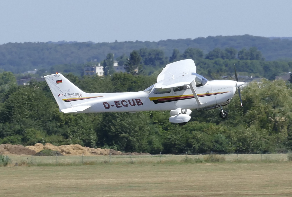 Reims-Cessna F 172 N, D-ECUB beim Start von EDKB - 23.07.2019