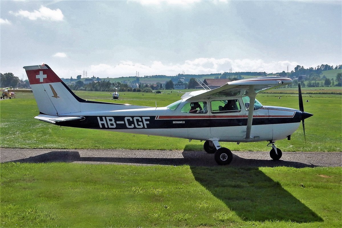 Reims-Cessna F 172 P Skyhawk II, HB-CGF, kurz vor dem Abflug am Flugplatz Luzern-Beromünster LSZO - 08.09.2018