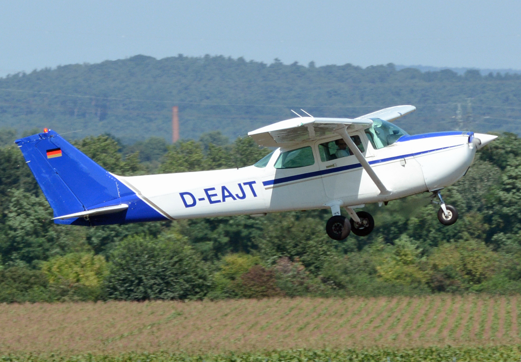 Reims-Cessna F 172 Skyhawk, D-EAJT beim Start in Bonn-Hangelar - 17.08.2016