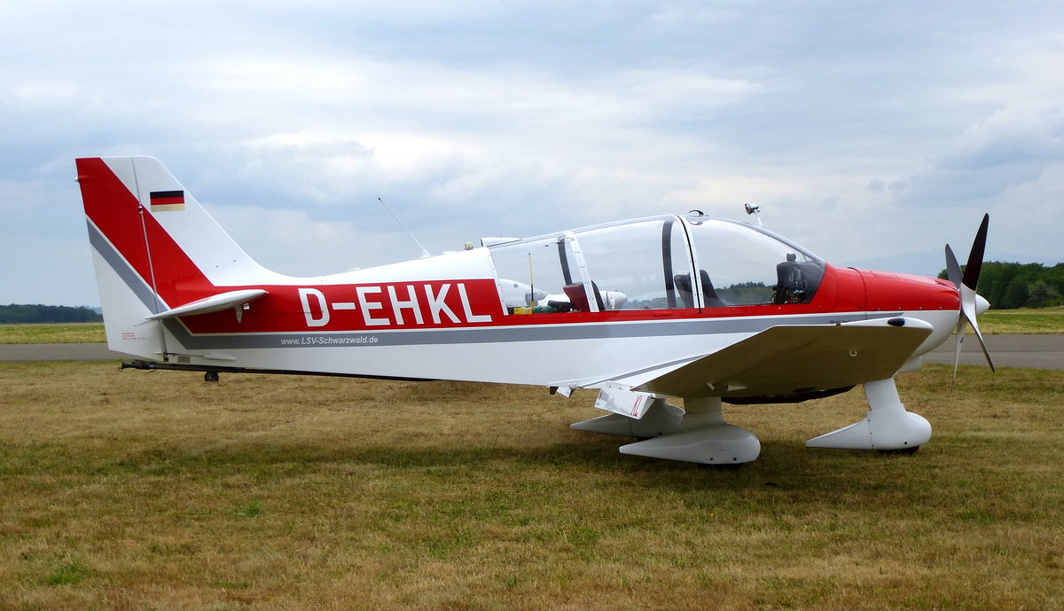 Robin DR400, D-EHKL, viersitziges, franzsisches Leichtflugzeug, Erstflug 1972, Flugplatzfest Bremgarten, Juni 2017  