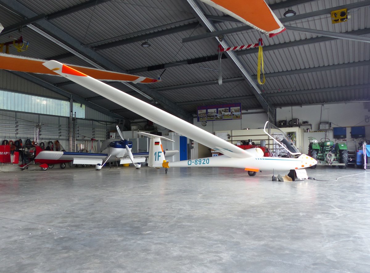 Rolladen/Schneider LS-1, D-8920 im Hangar von Moosburg auf der Kippe (EDPI) am 25.6.2020