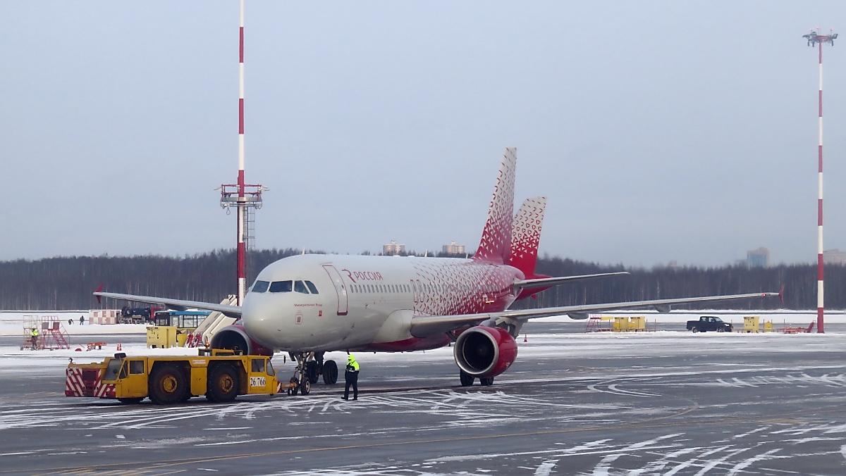 Rossiya VQ-??? - Airbus A319 - mit Schleppfahrzeug in Pulkovo, 8.2.2018