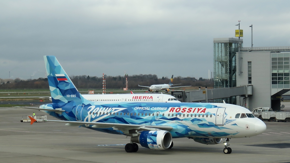 Rossiya VQ-BAS - Airbus A319-111 - mit Sonder-Lackierung des FC Zenit St. Petersburg - in Düsseldorf, 1.2.2018
