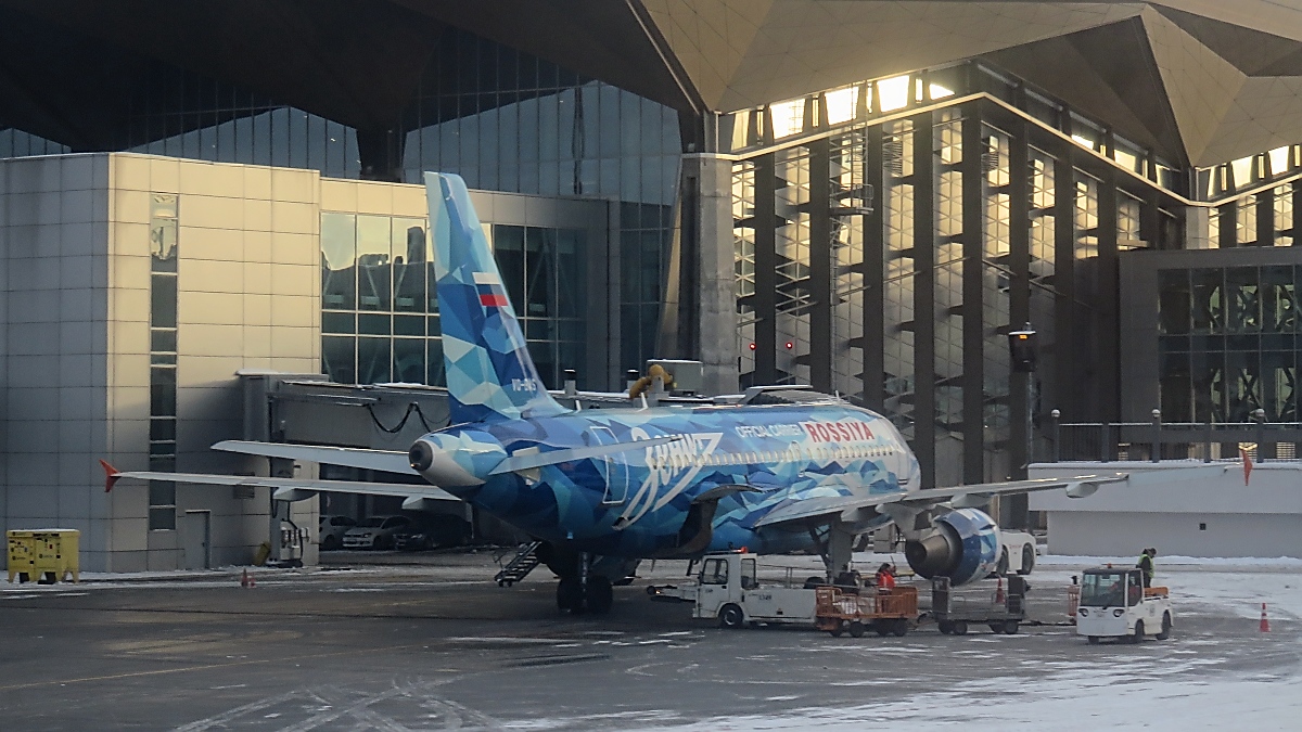 Rossiya VQ-BAS - Airbus A319-111 - mit Sonder-Lackierung des FC Zenit St. Petersburg - in Pulkovo, 8.2.2018