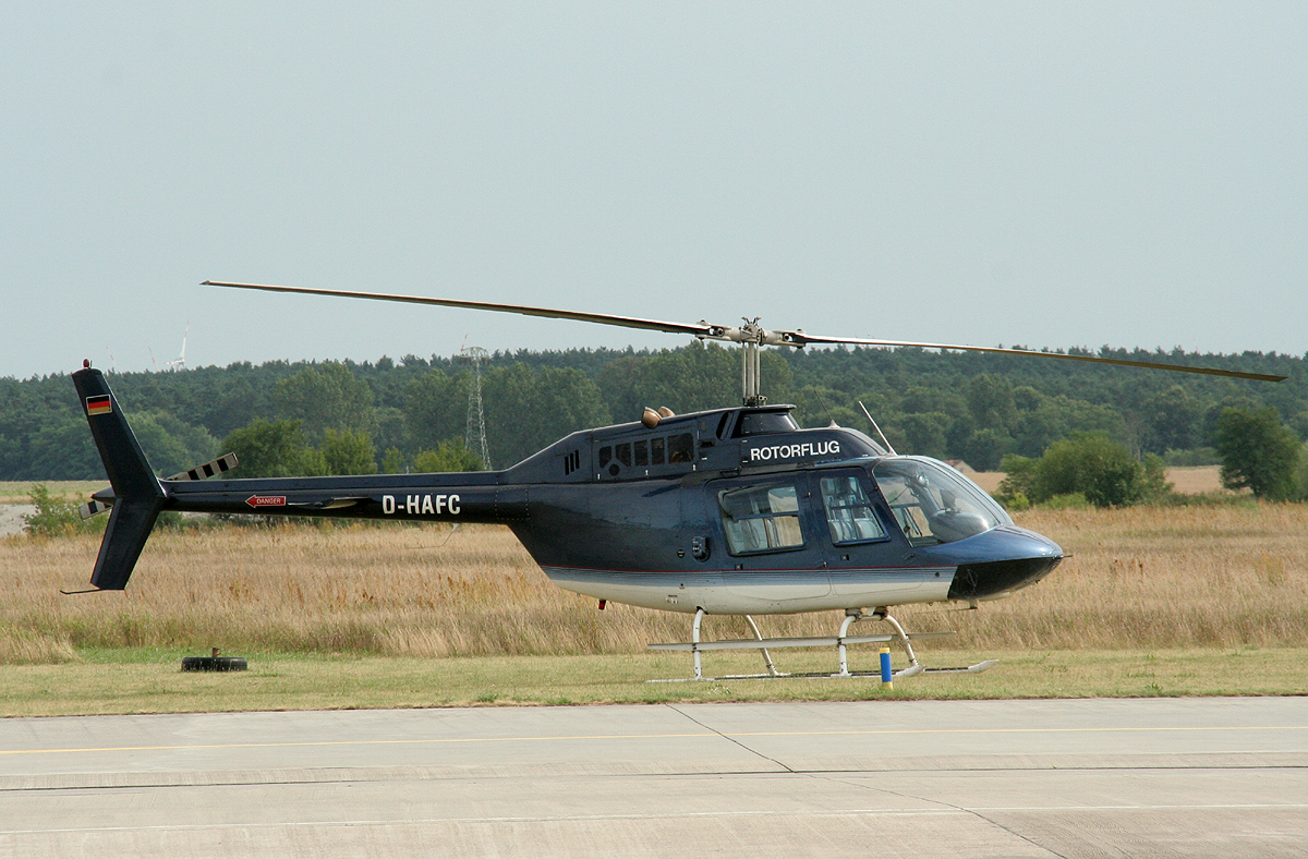 Rotorflug Bell 206B Jet Ranger II D-HAFC am 09.08.2013 auf dem Flugplatz Strausberg