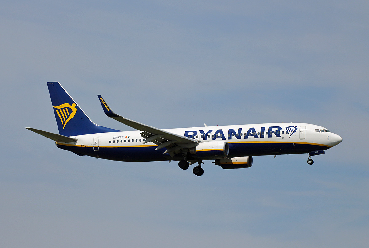 Ryanair, Boeing B 737-8AS, EI-EMF, BER, 11.07.2021